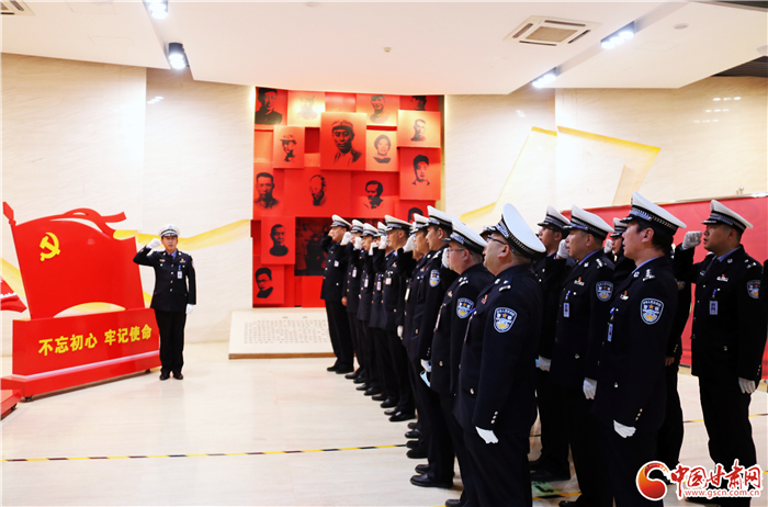 清明祭英烈 豐碑勵(lì)前行——蘭州交警開展系列清明節(jié)緬懷先烈活動(dòng) 