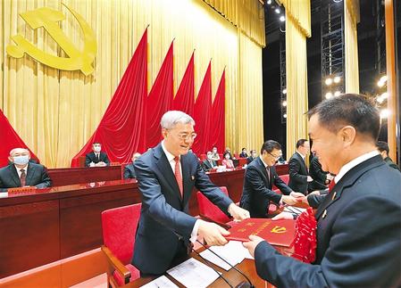 尹弘在甘肅省“兩優(yōu)一先”表彰大會(huì)上強(qiáng)調(diào) 牢記初心使命 傳承優(yōu)良傳統(tǒng) 發(fā)揮先鋒作用 奮力譜寫甘肅全面建設(shè)社會(huì)主義現(xiàn)代化嶄新篇章