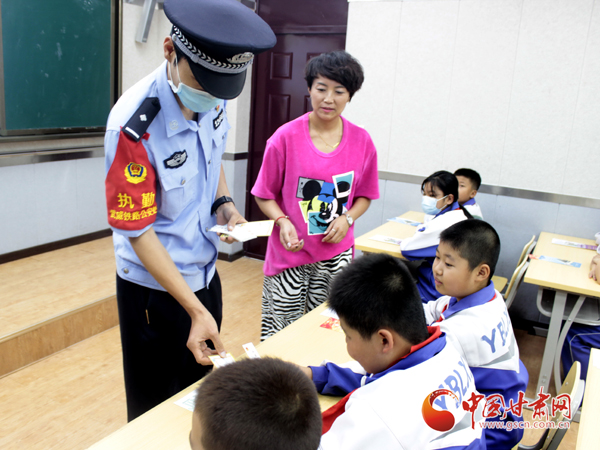 蘭鐵公安武鐵警方：培育學(xué)生安全意識 講好“開學(xué)第一課”(圖)