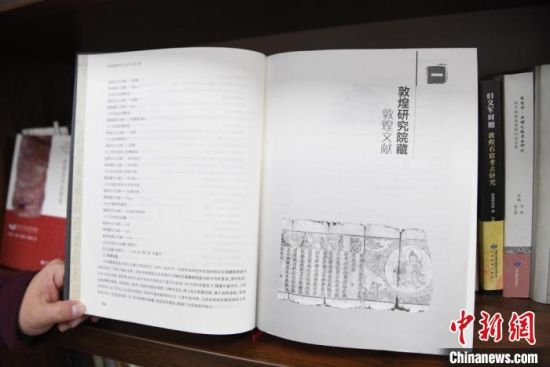 《甘肅藏敦煌遺書研究文獻(xiàn)引得》編纂耗時(shí)8年，收錄研究文獻(xiàn)數(shù)據(jù)總計(jì)17000條，時(shí)間跨越110年?！钇G敏 攝