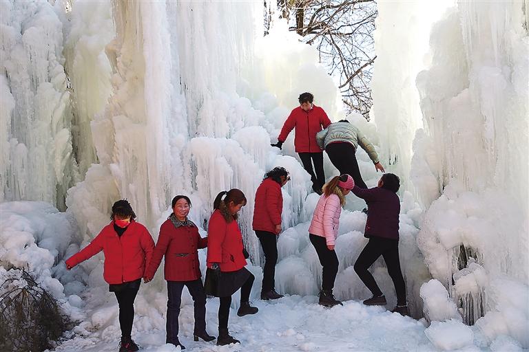 臨夏州康樂(lè)縣各冰雪景點(diǎn)迎來(lái)旅游熱潮