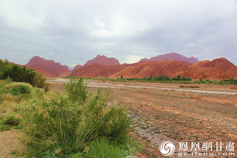 庫車銅廠河沿途，曾經(jīng)的絲路古道。楊文遠 攝